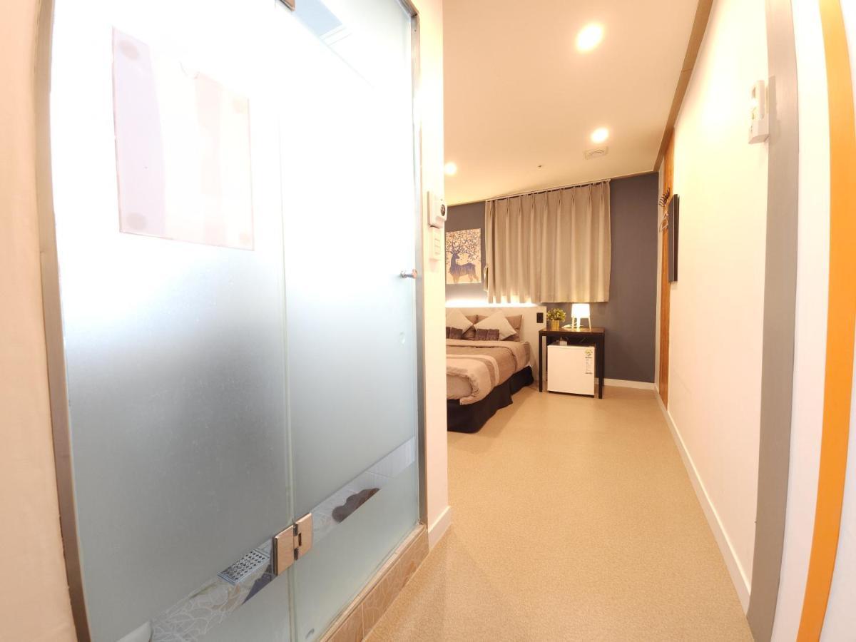 Oyo Hostel Myeongdong 3 Seoul Exterior photo