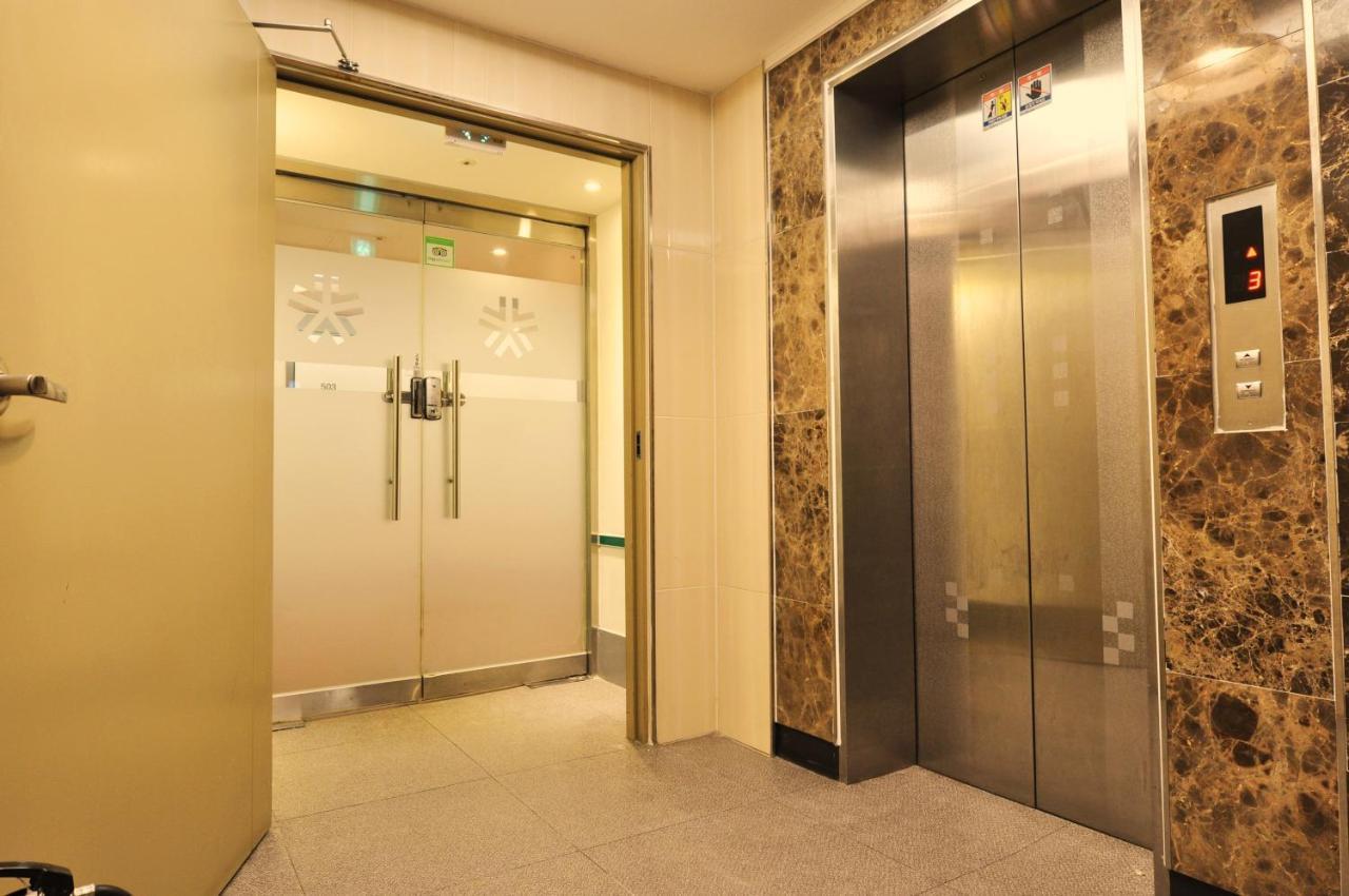 Oyo Hostel Myeongdong 3 Seoul Exterior photo